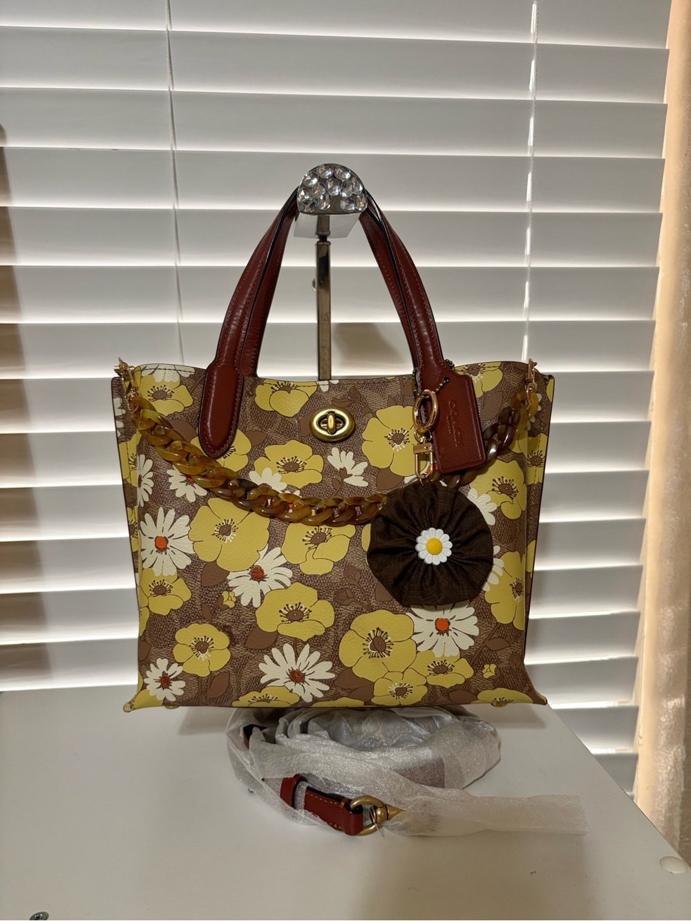 🌼🤎COACH Willow Tote 24 Signature Canvas with Floral Print🤎